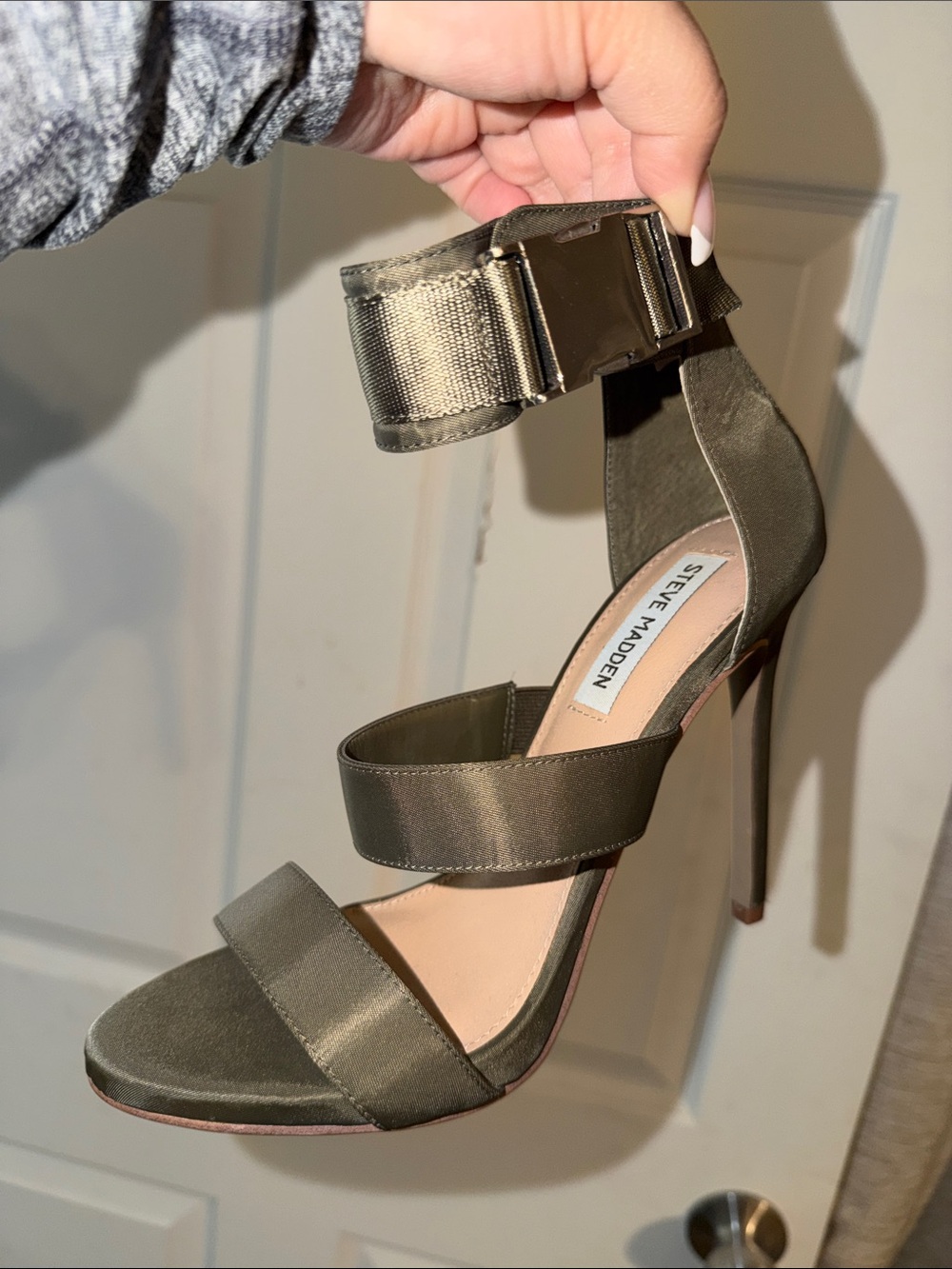 Steve Madden NEW Felice Buckle Cuff Sandal Olive 8